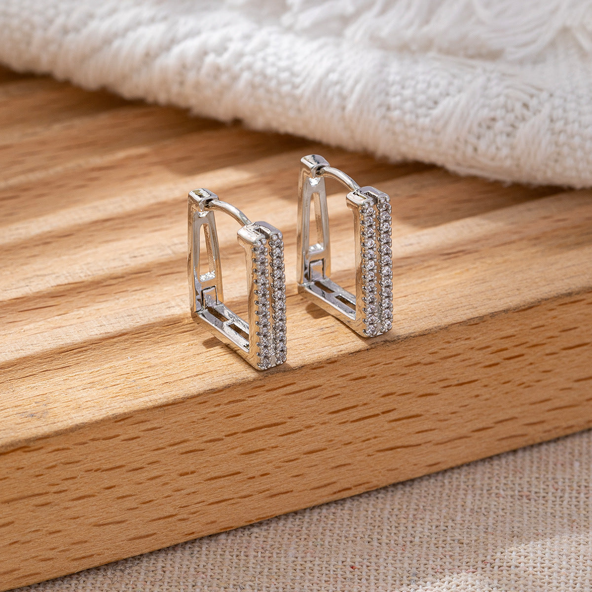 Classic Style Gold-plated Clover Clip High-grade Zircon Ear Buckle