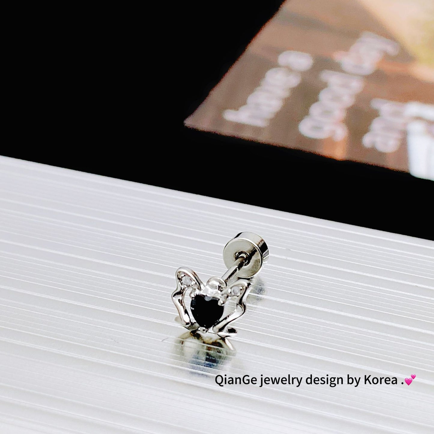 Unisex Style Personalized Hip Hop Pattern Single Ear Bone Screw Stud Earrings