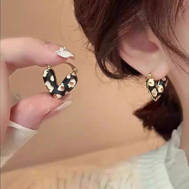 Women's Flammulation Dripping Oil Love Heart Ear Clip Earrings