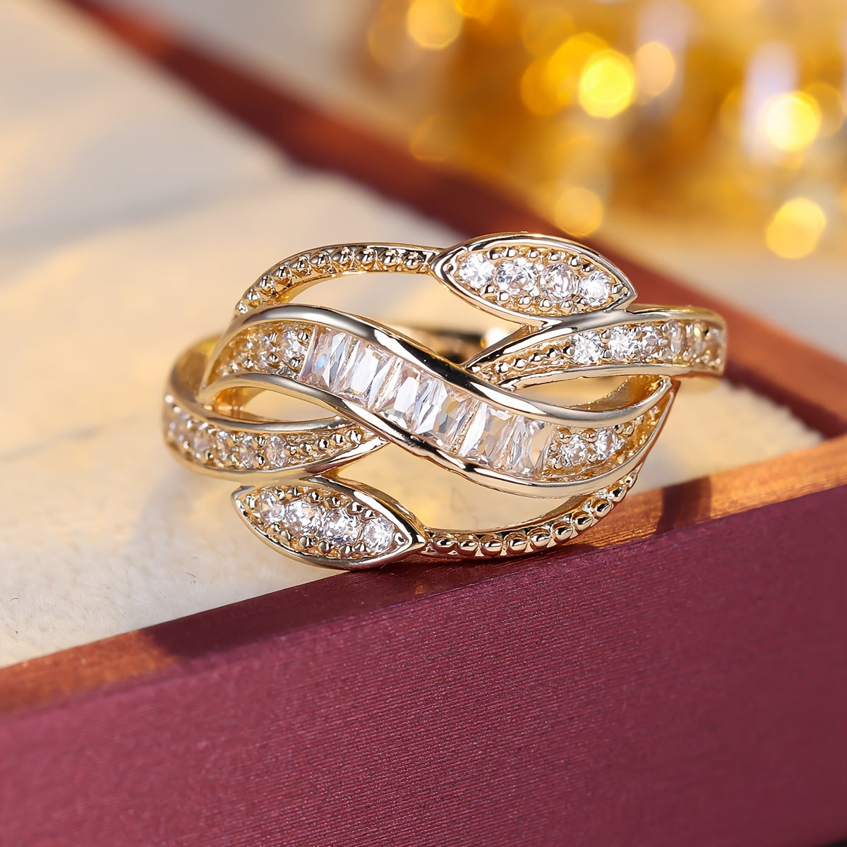 Luxury High-grade Full Inlaid Synthetic Zircon Super Flash Fashion Engagement Rings