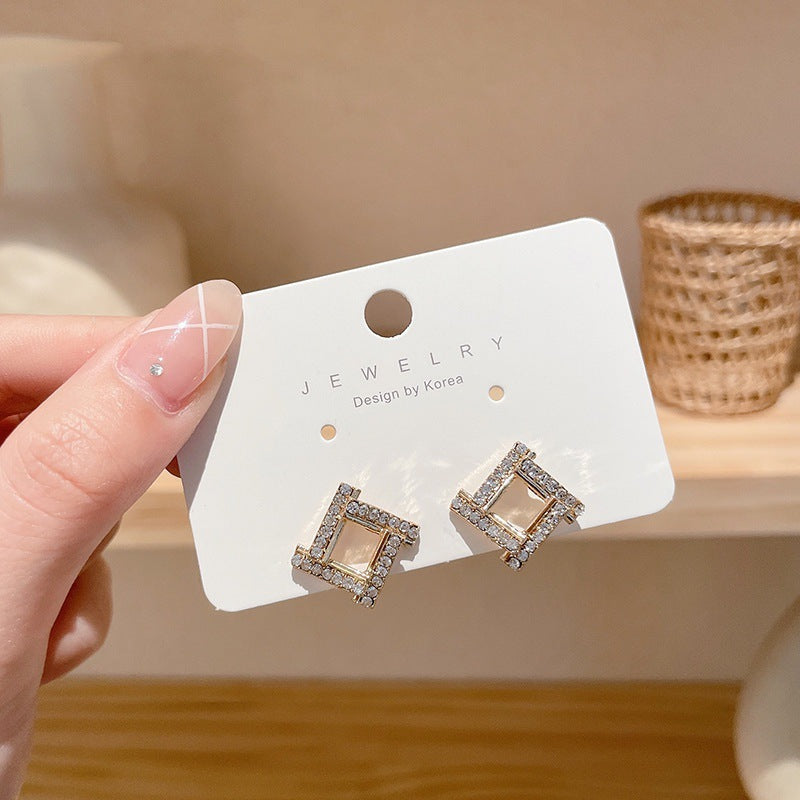 Women's Korean Style Metal Alloy Pearl High-grade Long Stall Light Stud Earrings