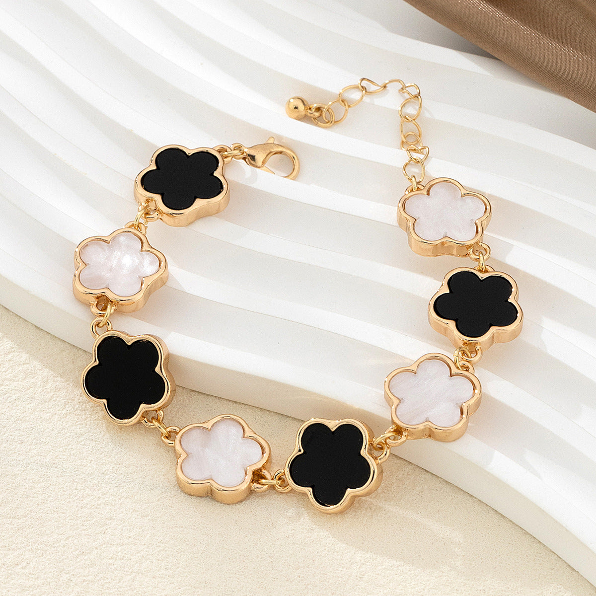 Fashion Elegant Lucky Five Petal Flower Female Bracelet