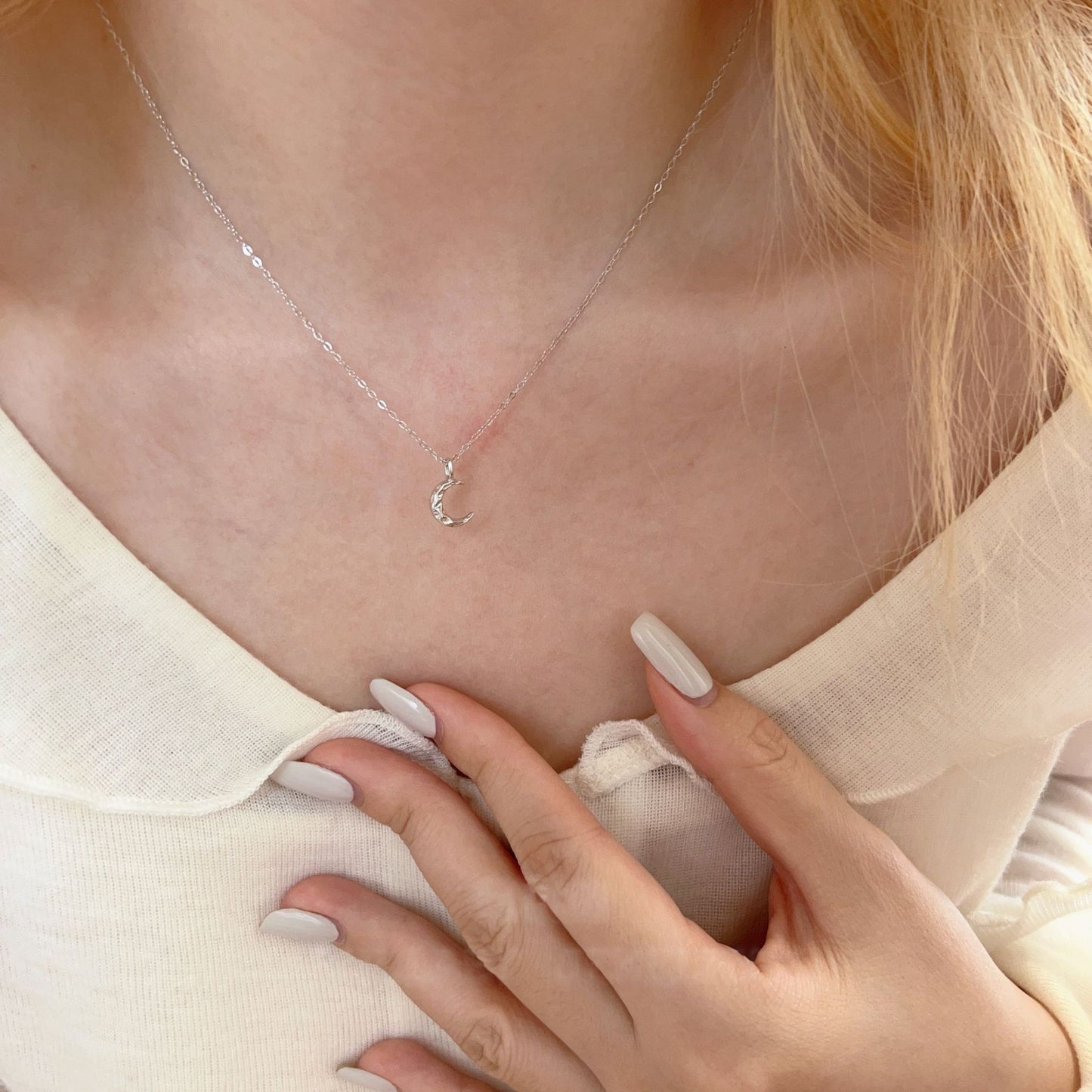 Women's Simple Style Daily High-grade Clavicle Chain Fashion Small Necklace