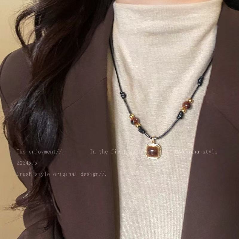Women's Flower For Light Luxury Minority Design Vintage Sweater Chain Everyday Necklace