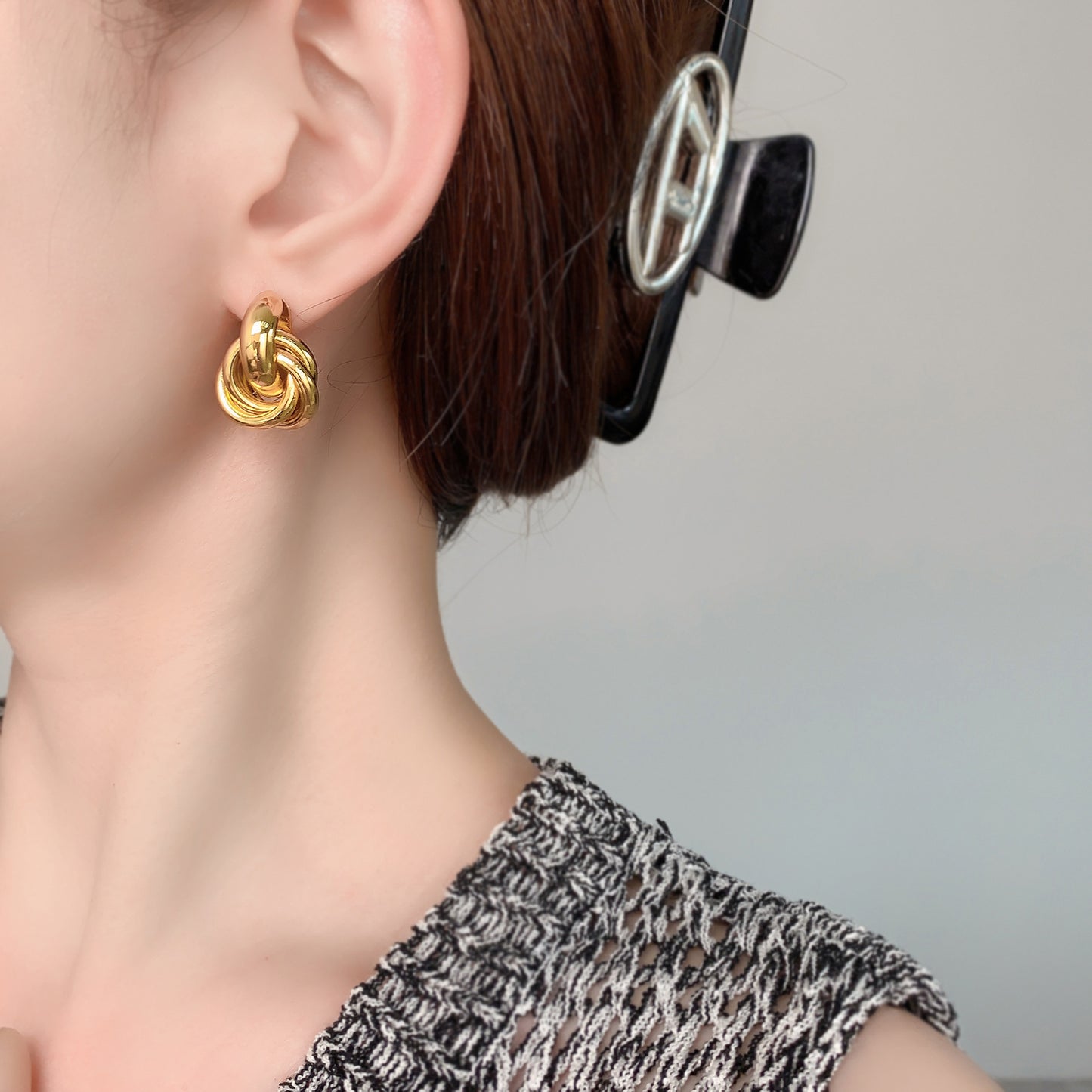 Women's Circle Twist Design High-grade Copper Plated Stud Earrings