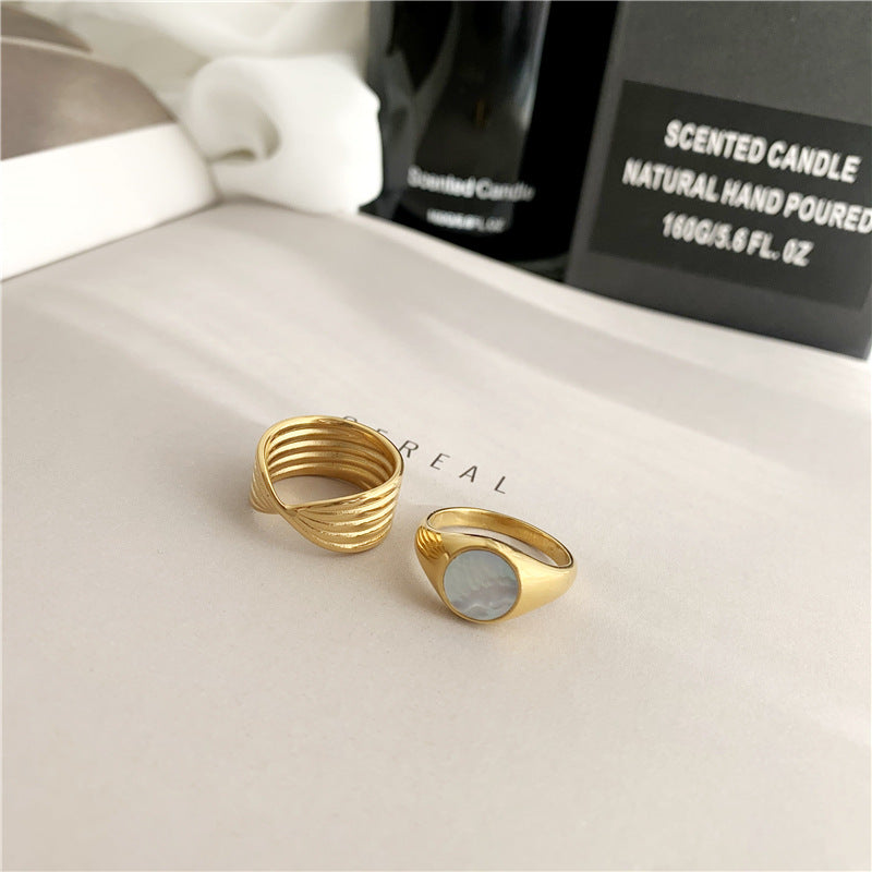 Women's Fashion Retro Elegant Round Fritillary Gold Plated Titanium Steel Shell Ring