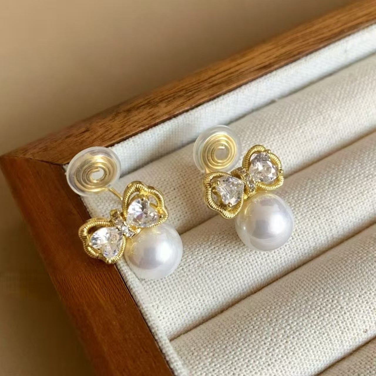 Women's Heart-shaped Zircon Pearl Ear Clip Bow High-grade Stud Earrings