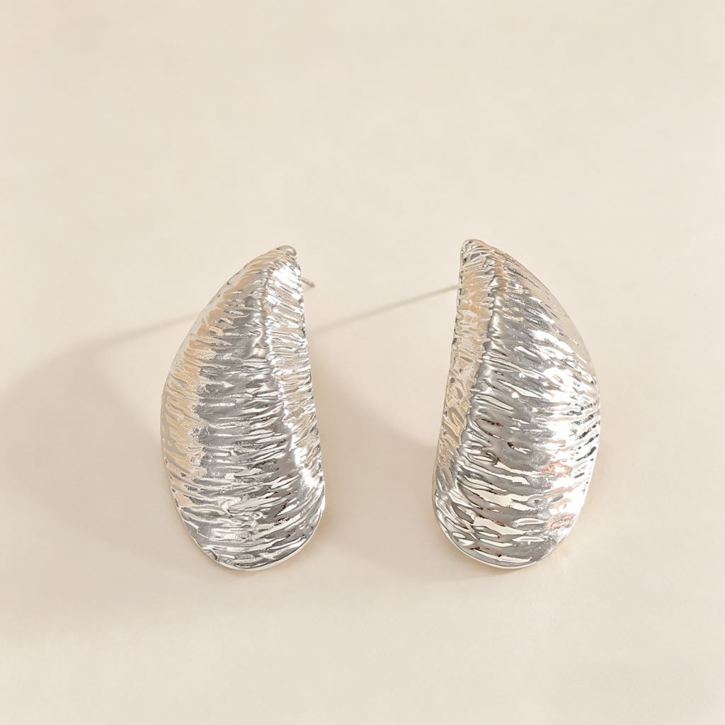 Women's Gold Shell Pattern Light Luxury Thread Curved Earrings