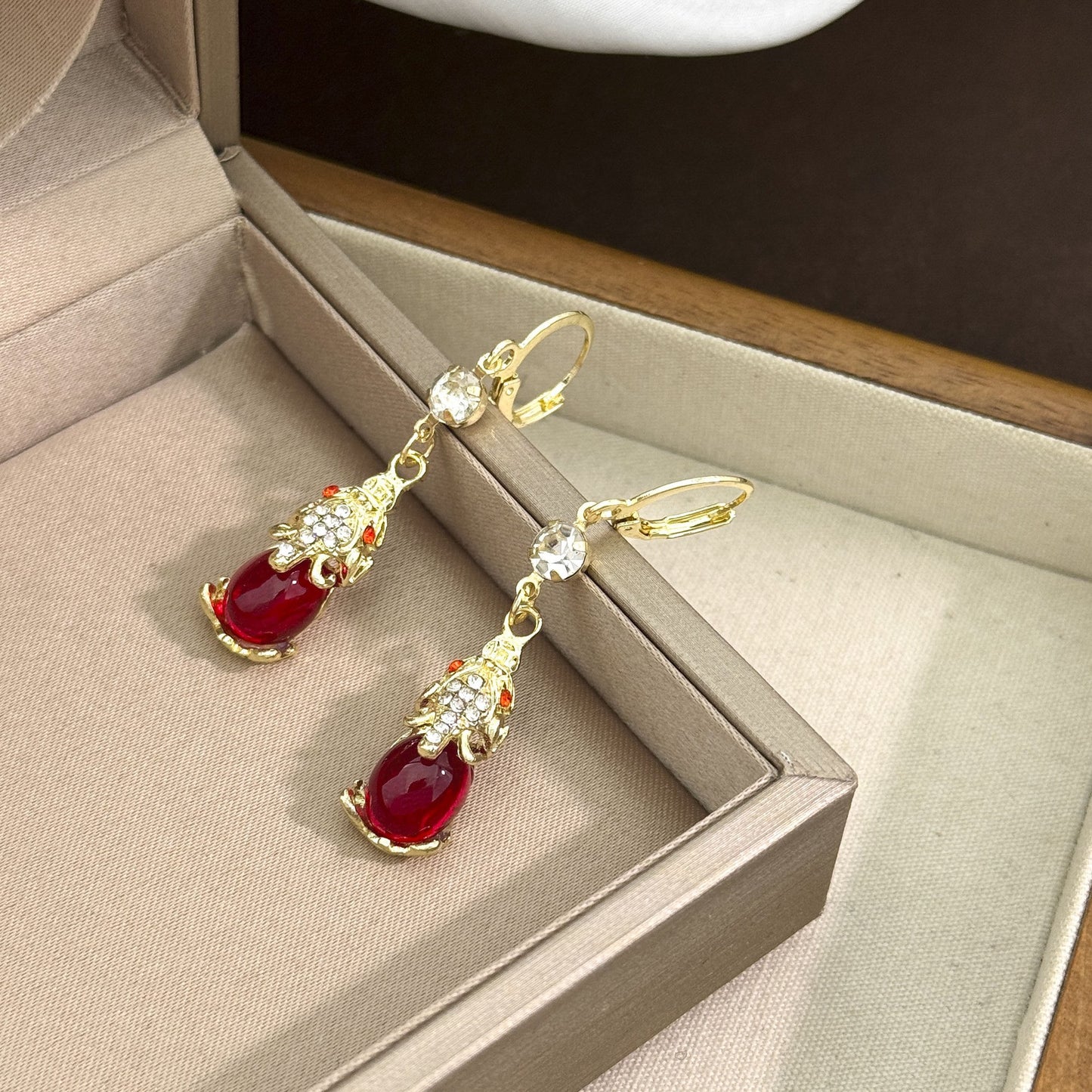 Chinese Red Elegant Retro Cheongsam Match White Earrings