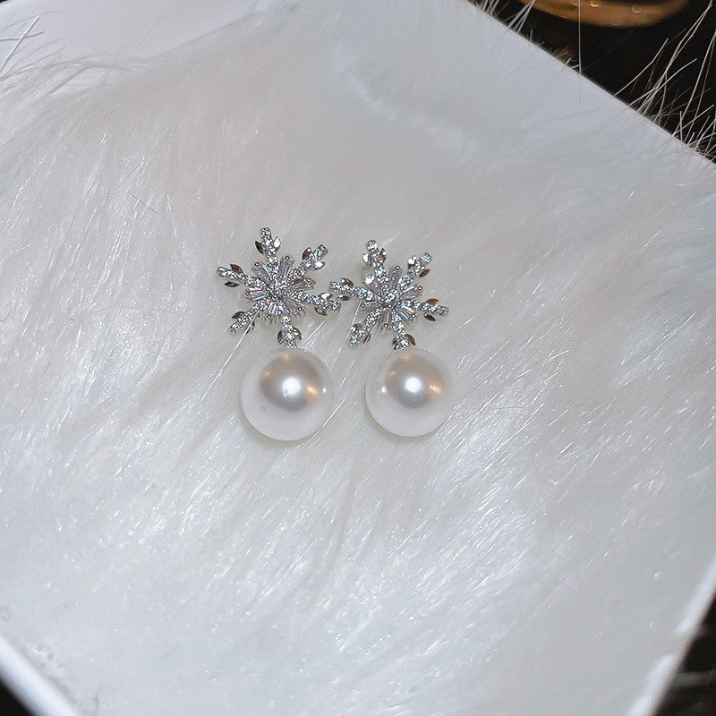 Women's Pearl Flower Fashionable High-grade French Entry Earrings