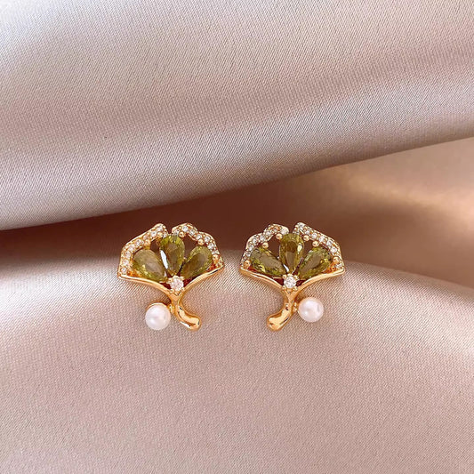 Women's Luxury Retro Fan-shaped Zircon High-grade Green Pearl Design Rings