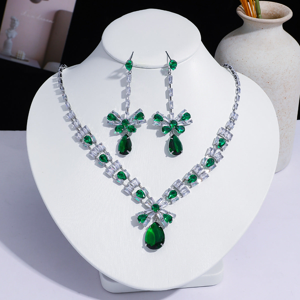 Fashion Trend Zircon Green Butterfly Tassel Necklace