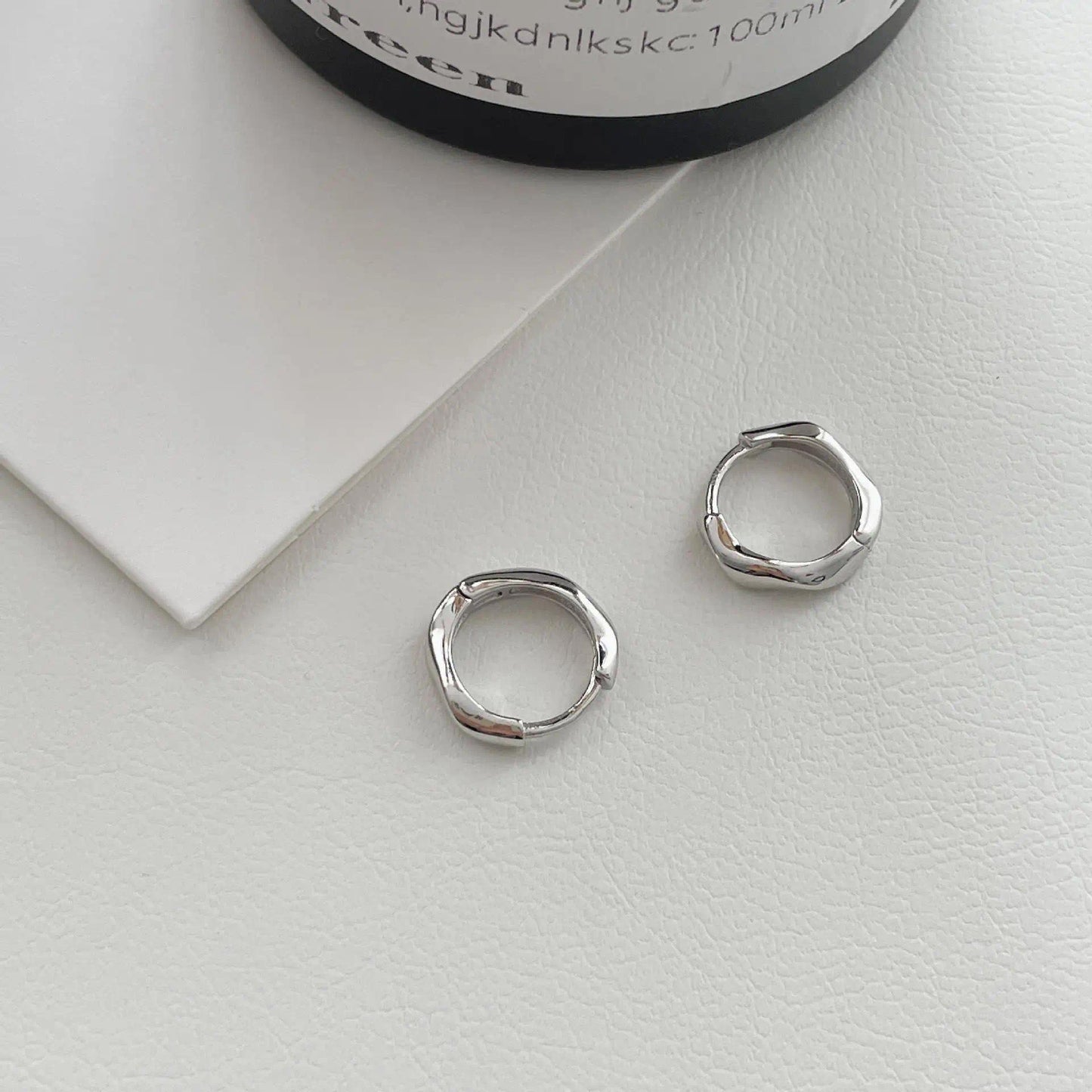 Luxury High-grade Twist Clip Geometric U-shaped Ear Buckle