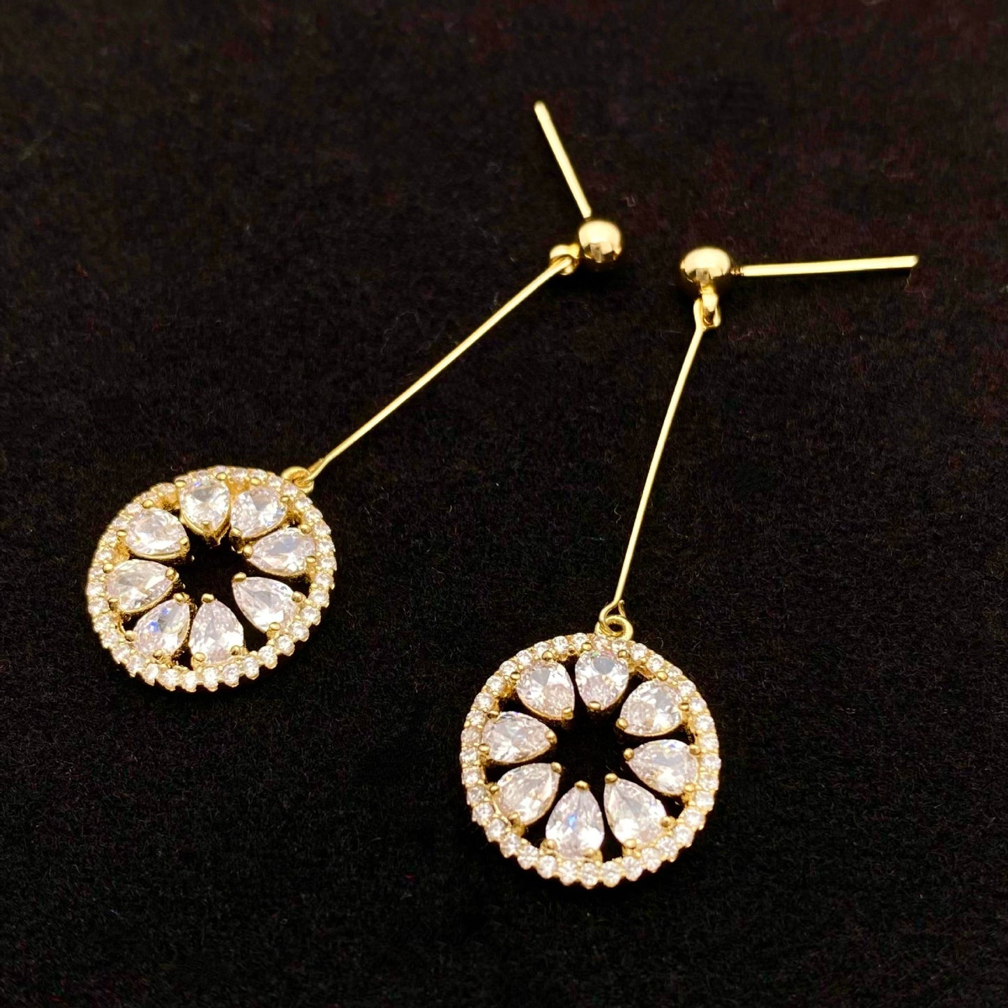 Women's Austrian Crystal Roulette Wheel Diamond In The Debris Geometric Shining Earrings
