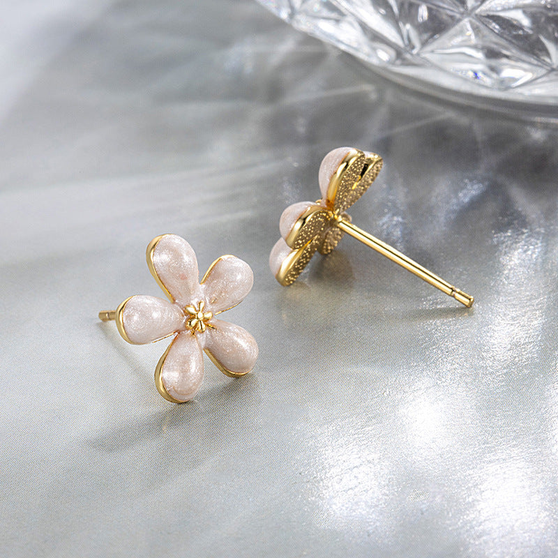 White Small Ear Clip Gentle Summer Versatile Stud Earrings