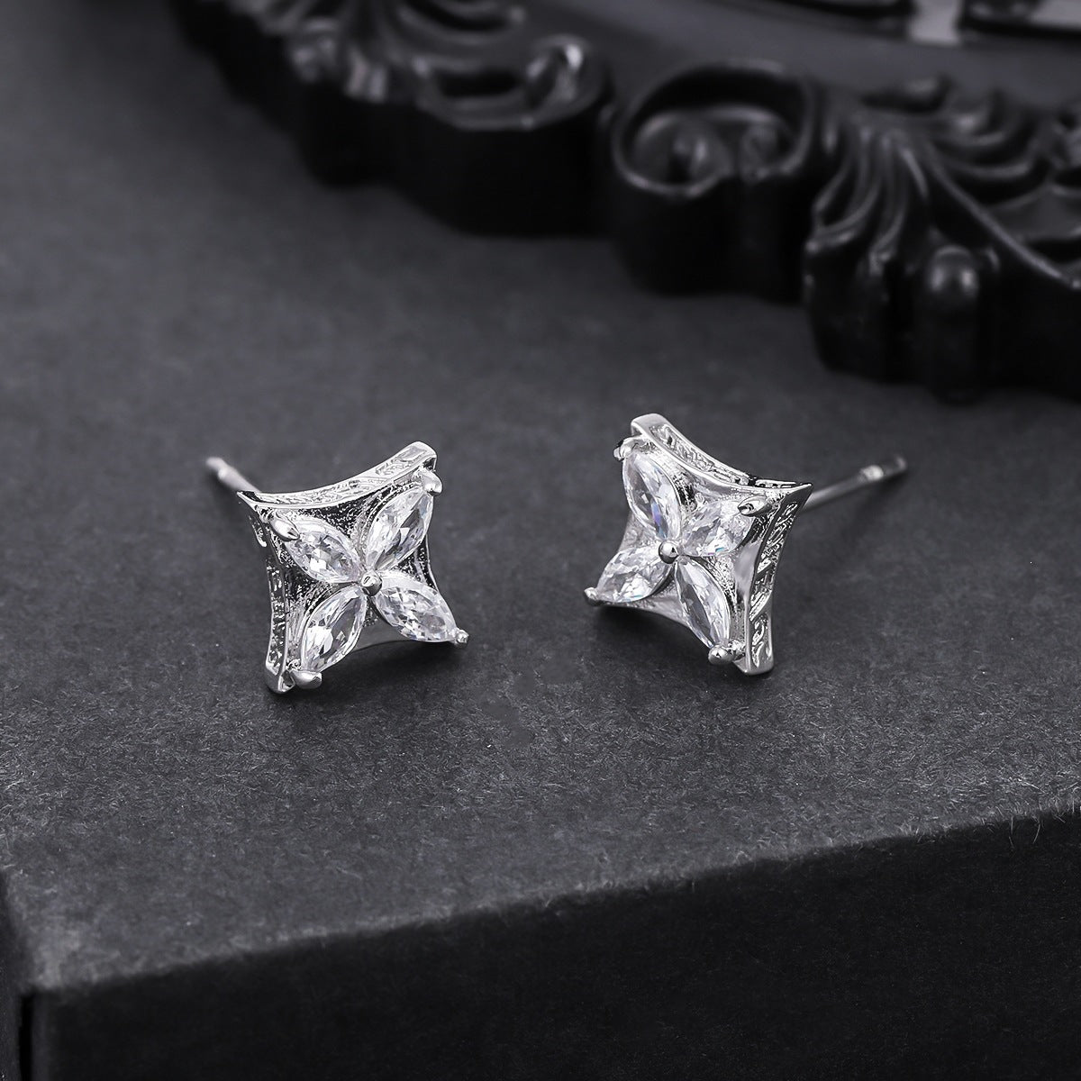 Men's & Women's Flash Zircon Light Luxury High-grade Fashion Stud Earrings