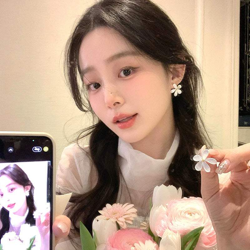Daisy Flower Sweet Temperament Entry Lux High-grade Texture Korean Earrings