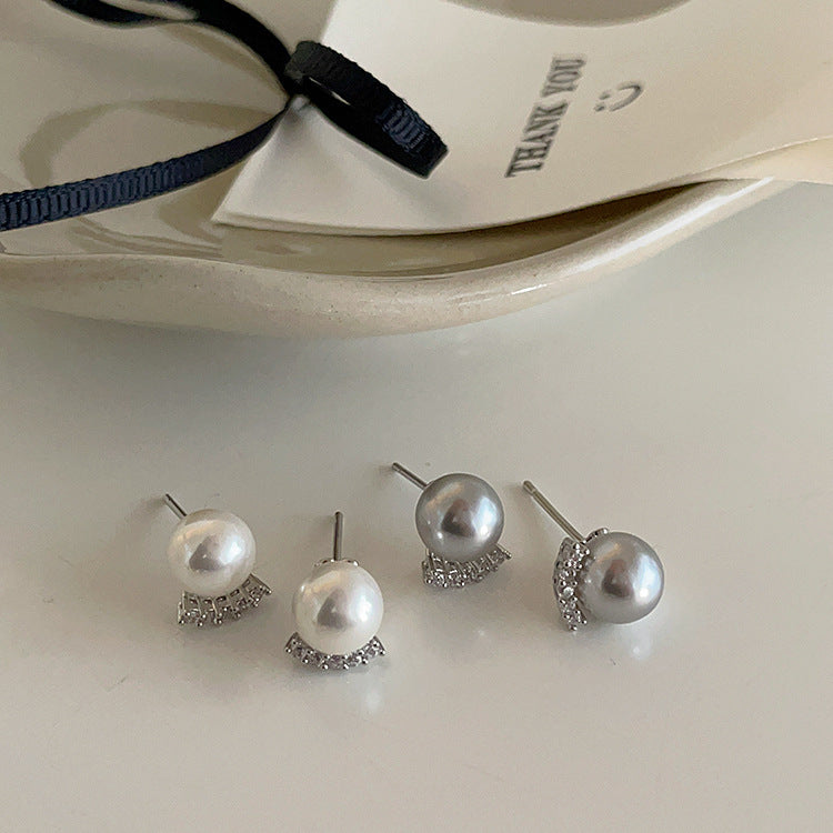 Small Pearl Female Niche Retro Personality Earrings