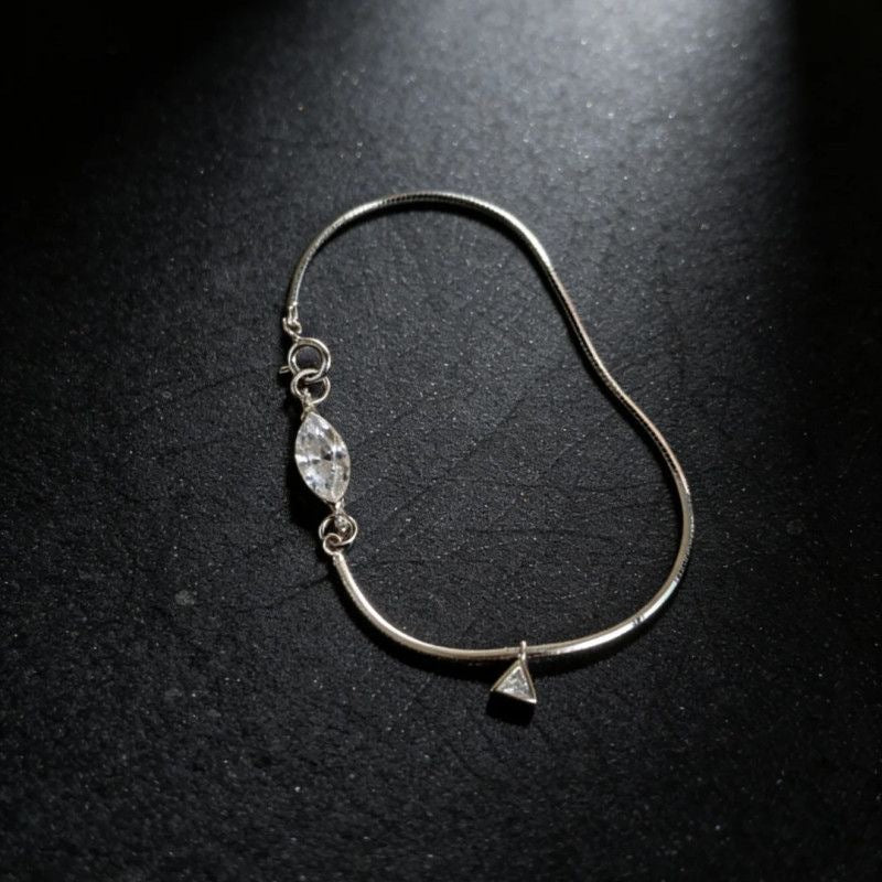 Gold Rhinestone Design Adjustable Simple Commuter Bracelet