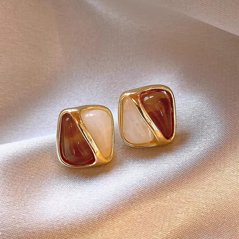 Women's Retro Coffee Color Style Light Luxury Temperament High Sense Stud Earrings
