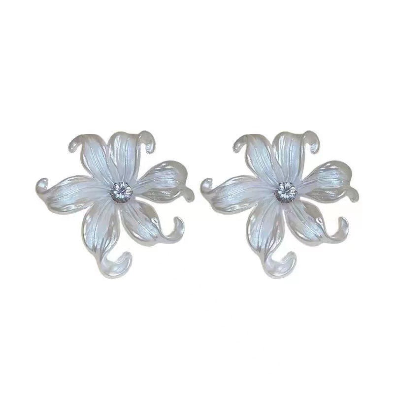 Exaggerated White Flower-de-luce Flower Female Acrylic Design Earrings