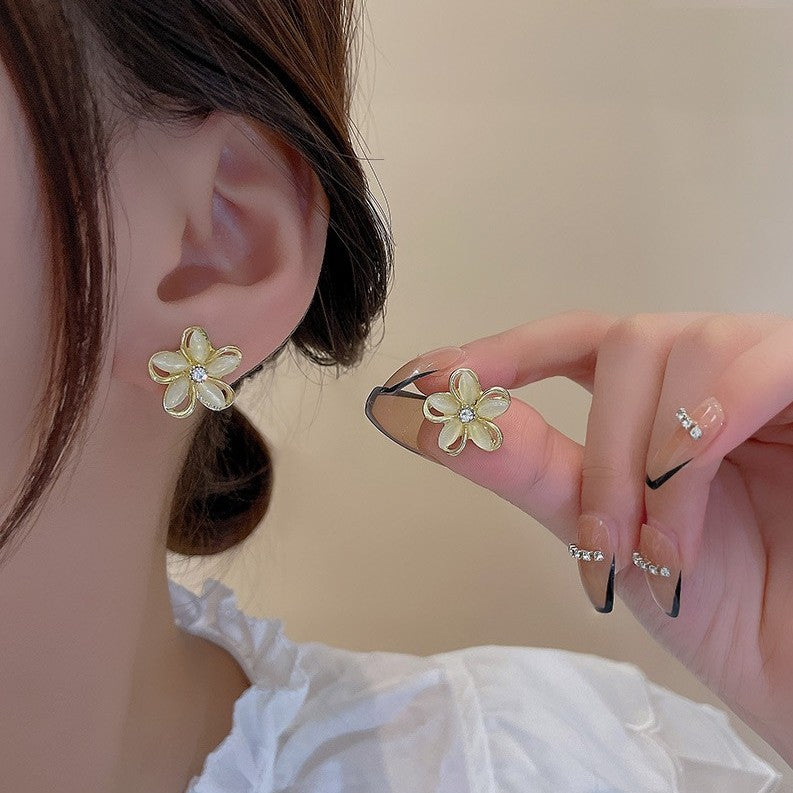 Women's Fashionable Temperament Pearl Design Opal Stone Ear Niche Earrings
