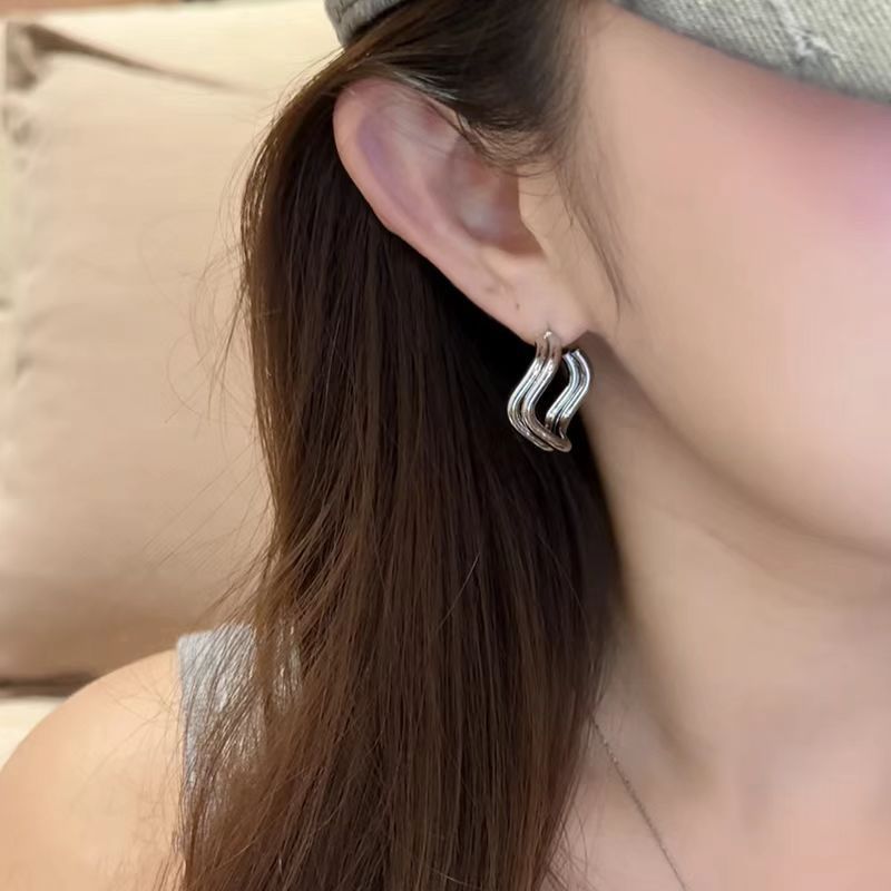 Women's Luxury Irregular Simple Cold Style Fashion Temperamental Minority Design High Earrings