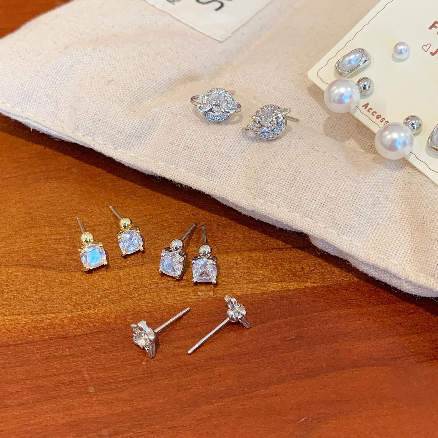 Women's Cool Super Flash Zircon Earings Sier Needle Light Luxury Minority Stud Earrings