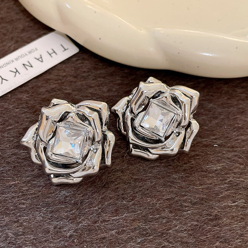 Women's Sier Needle Zircon Spiral Texture Retro Pendants