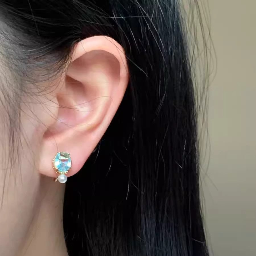 Women's Small Simple Hollow Pearl High-grade Refined Stud Earrings