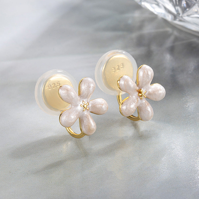 White Small Ear Clip Gentle Summer Versatile Stud Earrings