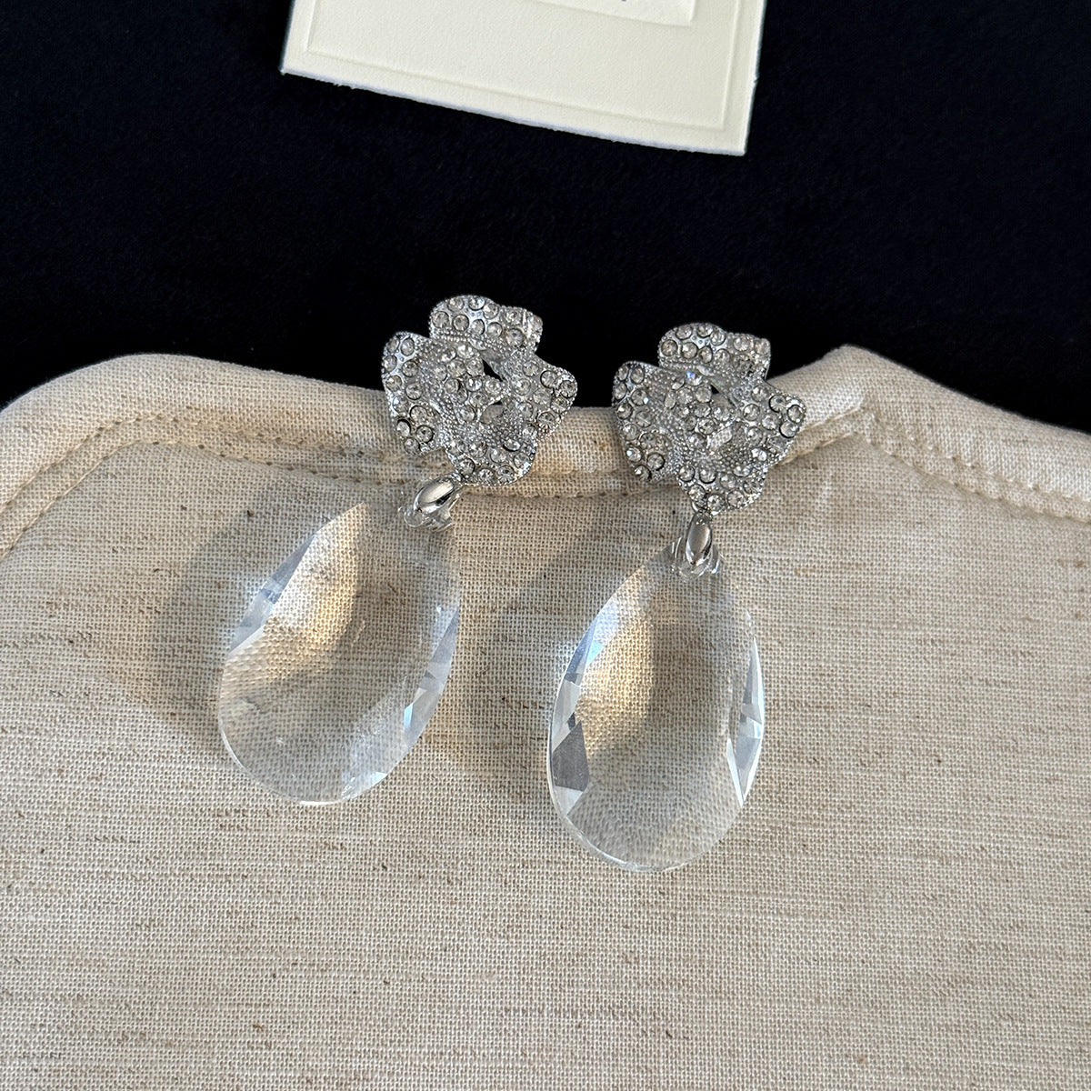 Women's Flower Water Drop Crystal Light Luxury Rings