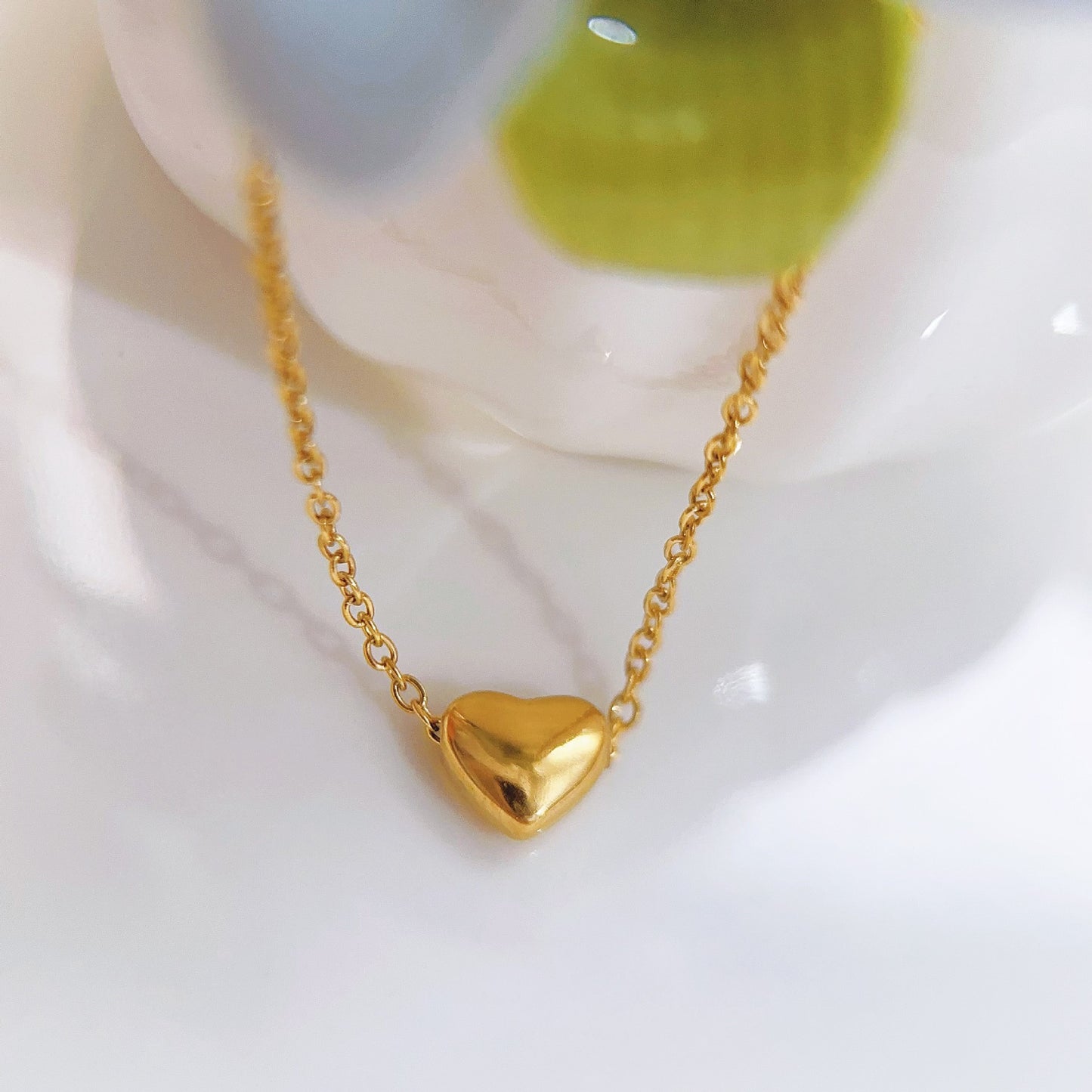 Women's Heart-shaped Gold For Temperament Design Metal Clavicle Chain Light Necklace
