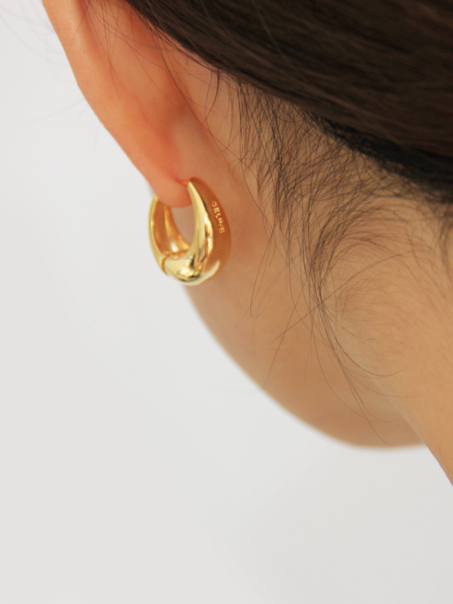 French Retro Gold Egg Shell Cool Ear Buckle