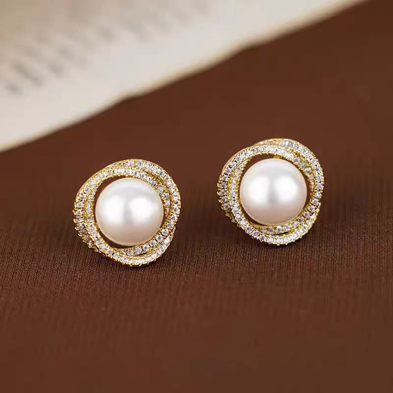 Women's Elegant Delicate Pearl Fashionable Niche Temperament Earrings