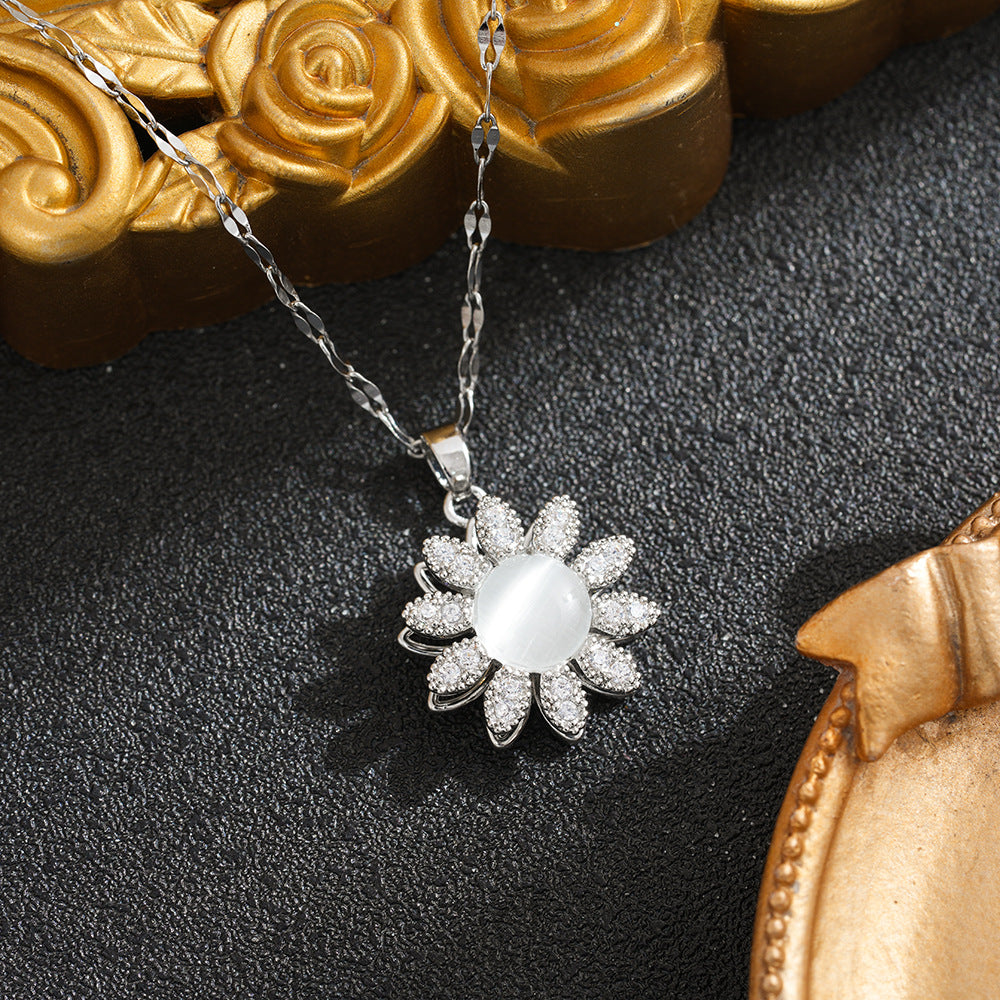 Cool Sunflower Diamond Rotating Clavicle Chain Necklace