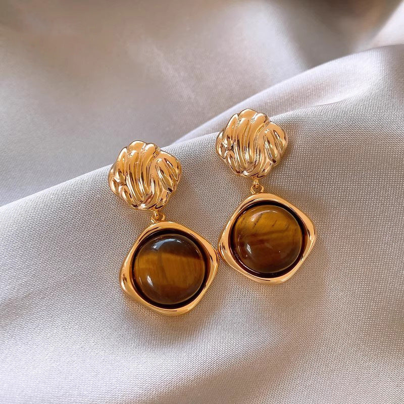 Women's Retro Coffee Color Style Light Luxury Temperament High Sense Stud Earrings