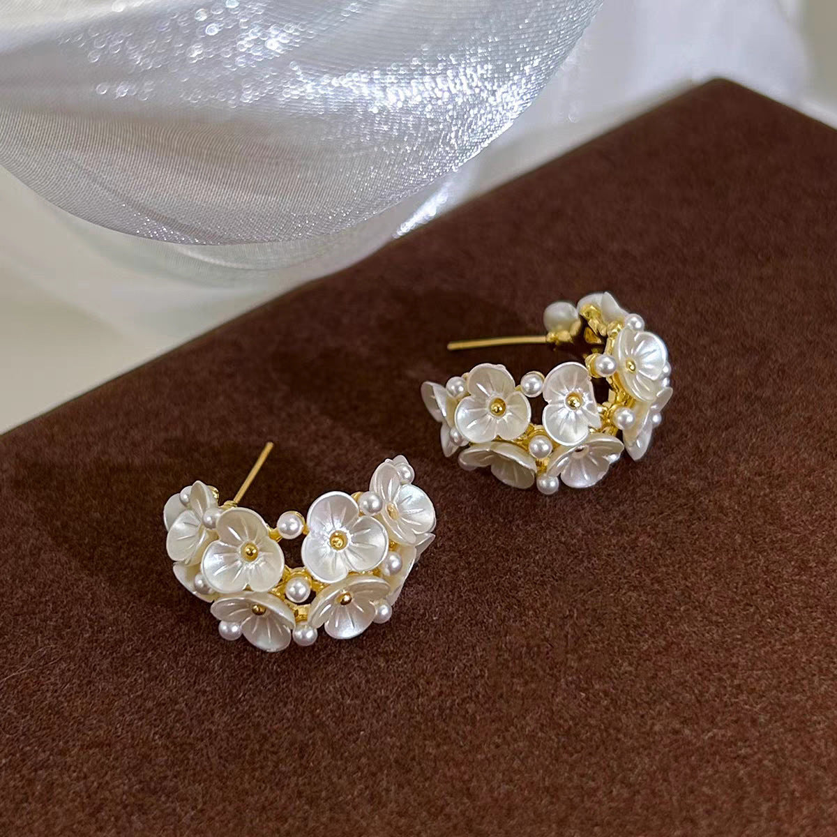 Women's Vintage Shell Flower Pearl For Light Luxury Minority Stud Earrings