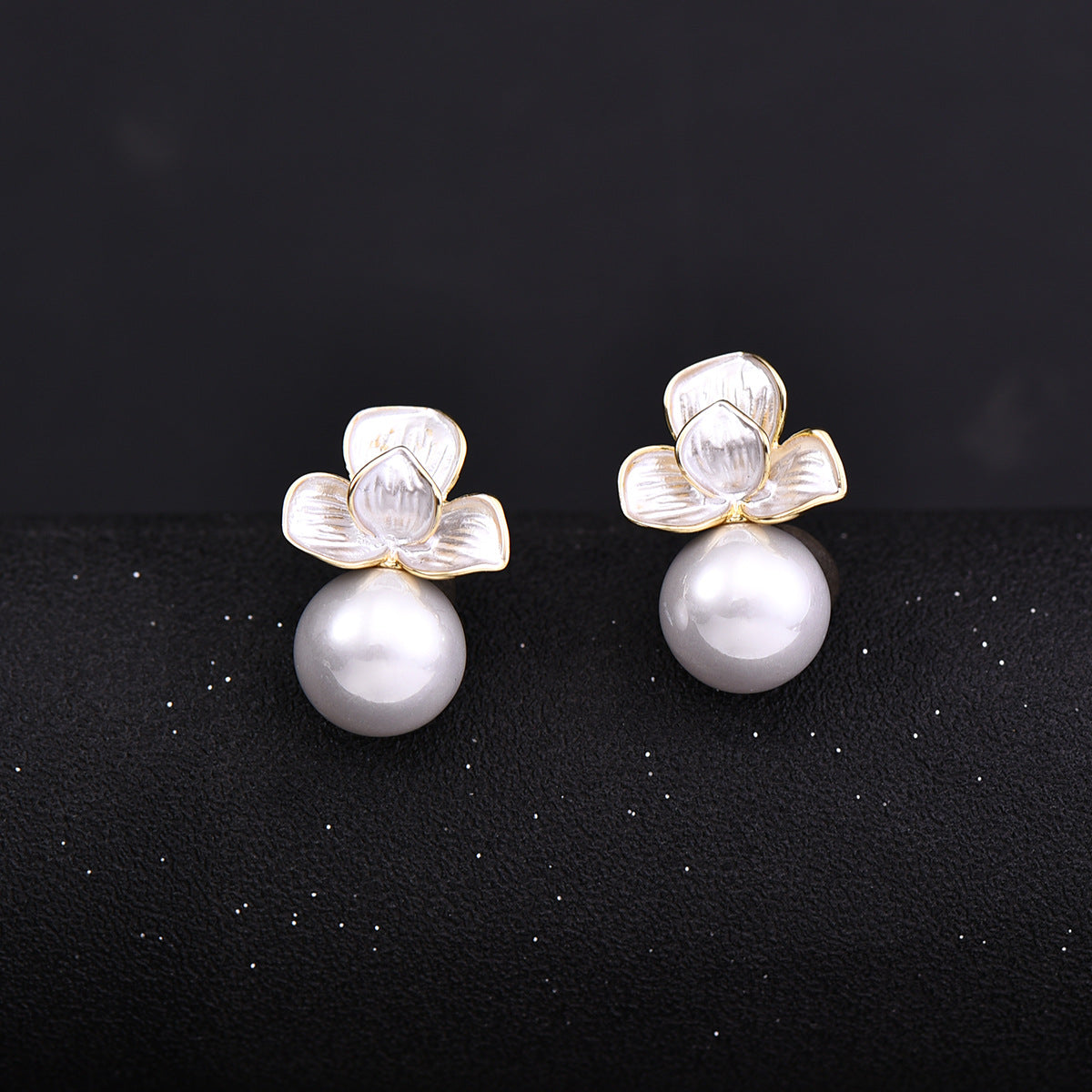 Elegant Flower Pearl High Sense Classic Style Camellia Fashion Light Earrings