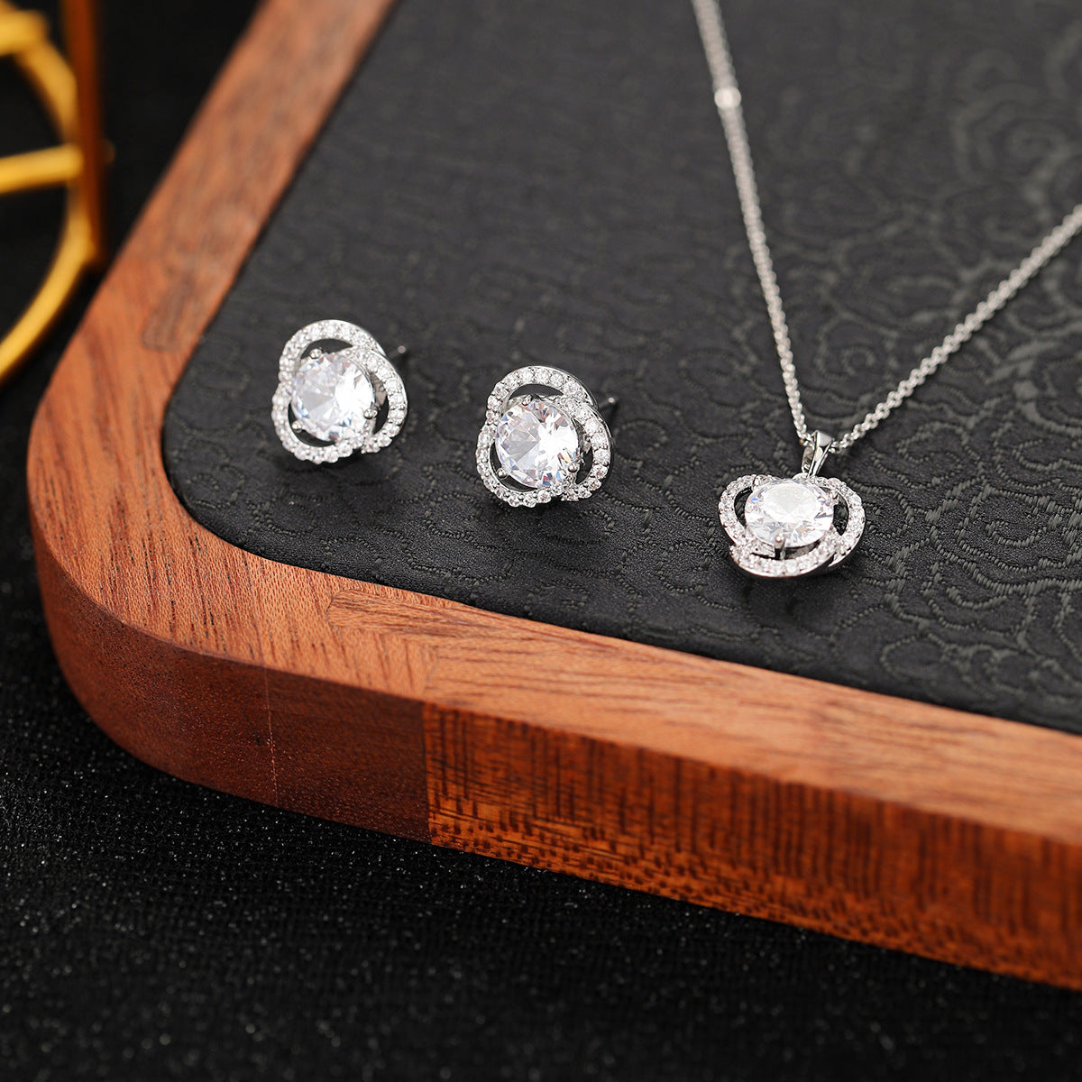 Glamorous Comfortable Two-piece Affordable Luxury Fashion Jewelry Set