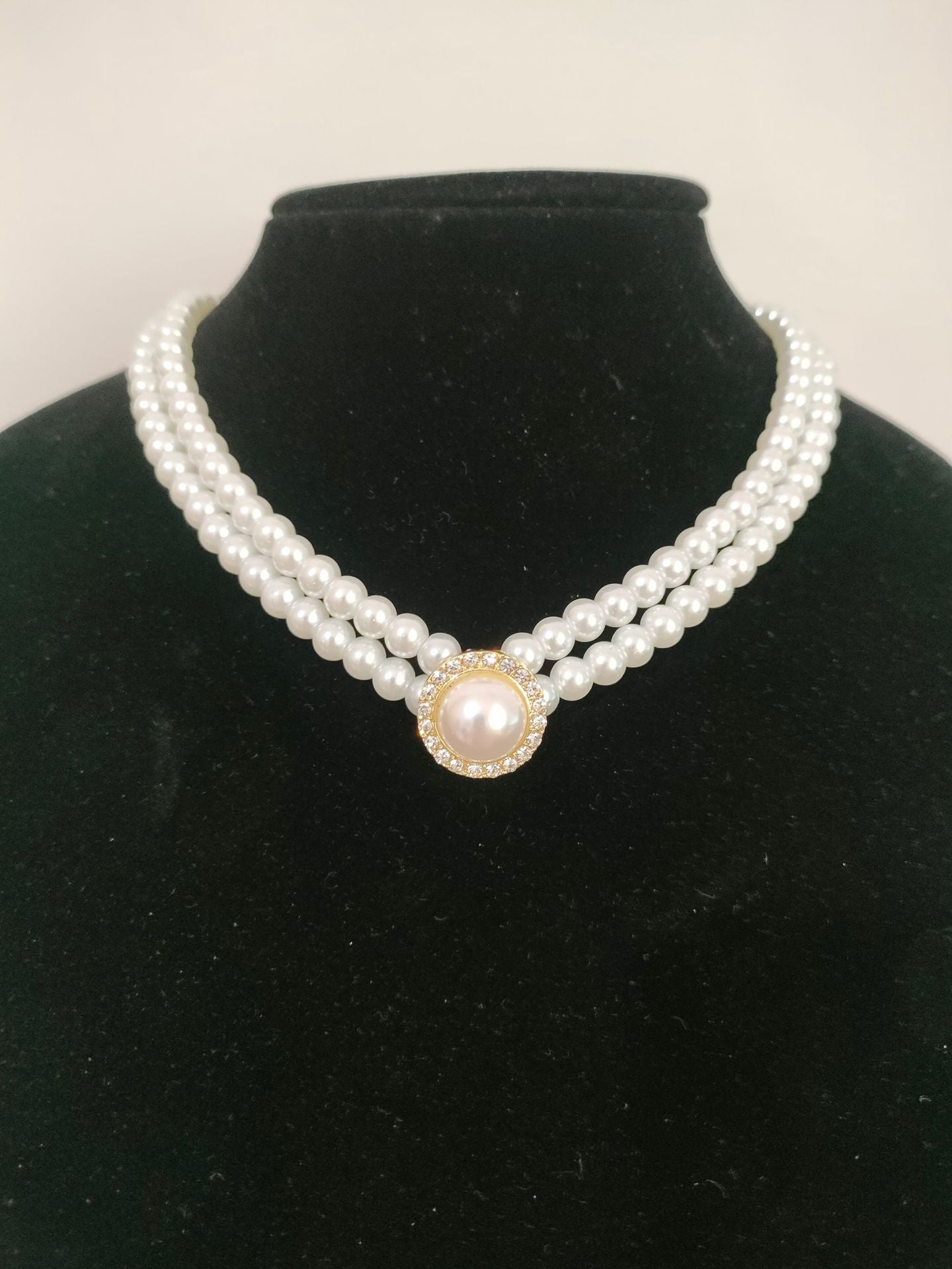 Women's Elegant Retro Pearl Temperament Wild French Style Short Clavicle Necklace