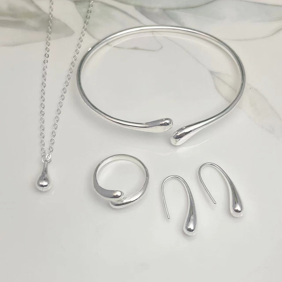 Attractive Casual Women's Special Interest Light Jewelry Set