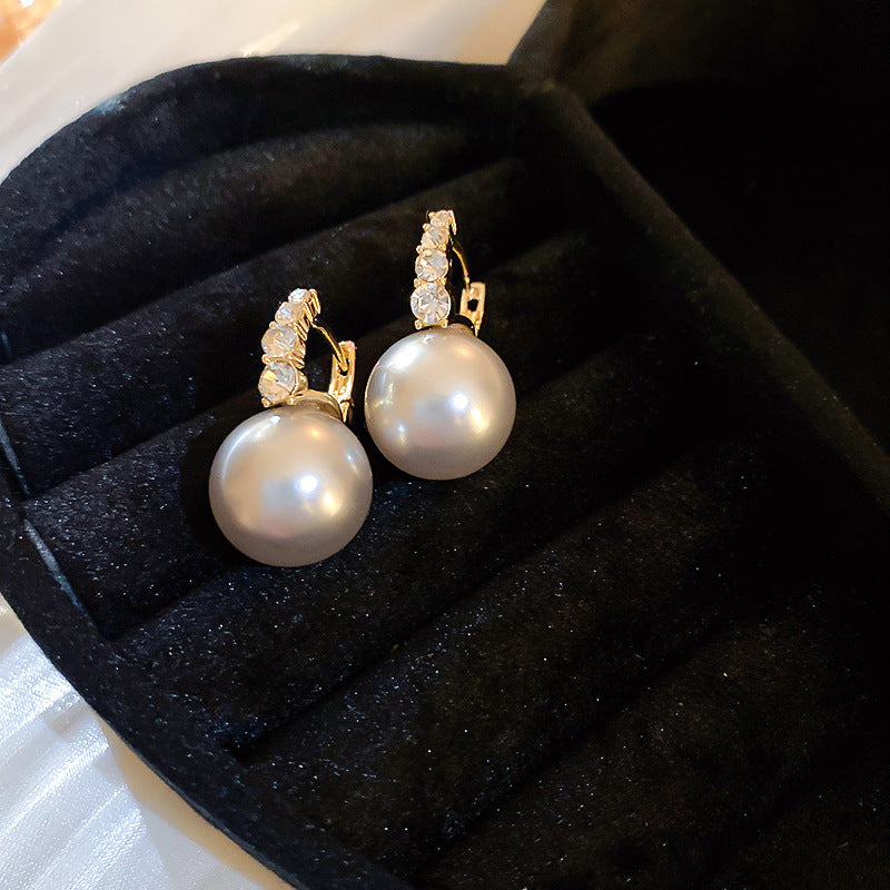 Women's Pearl Flower Fashionable High-grade French Entry Earrings