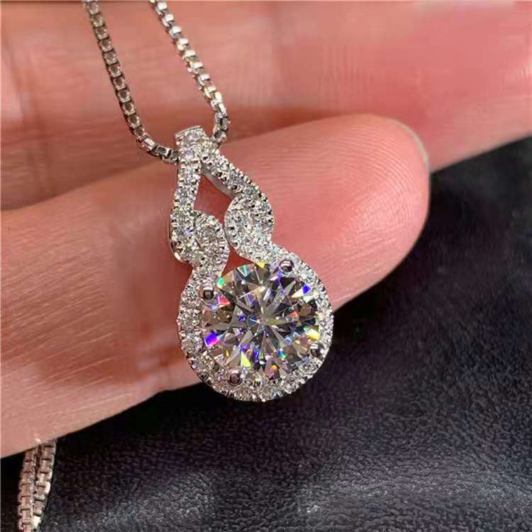 Imitation Imported Diamond Plated Eight Hearts Pendants