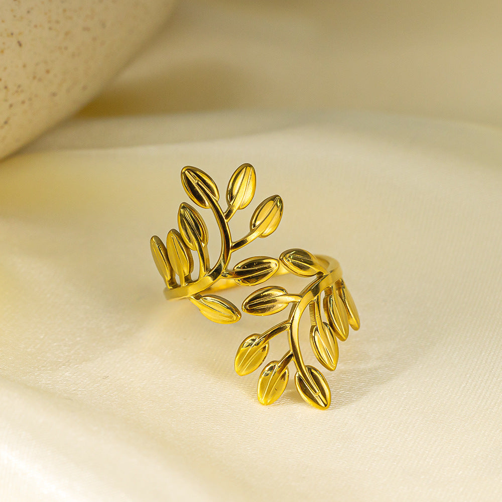 Stainless Steel Gold-plated Love Heart Flowers Rings