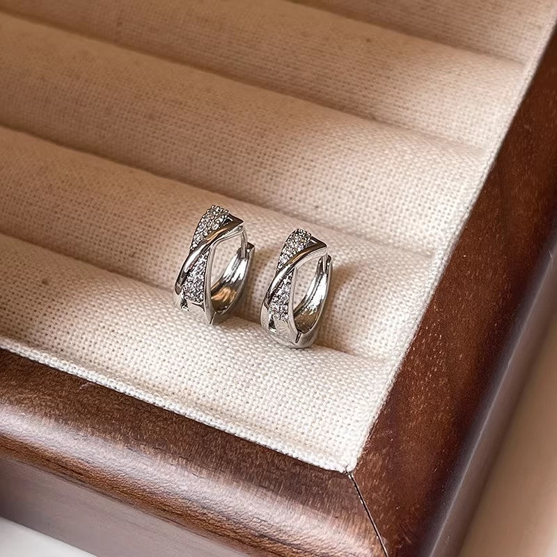 Simple Clip Exaggerated Design Elegant Wild Special Interest Light Luxury Ear Buckle