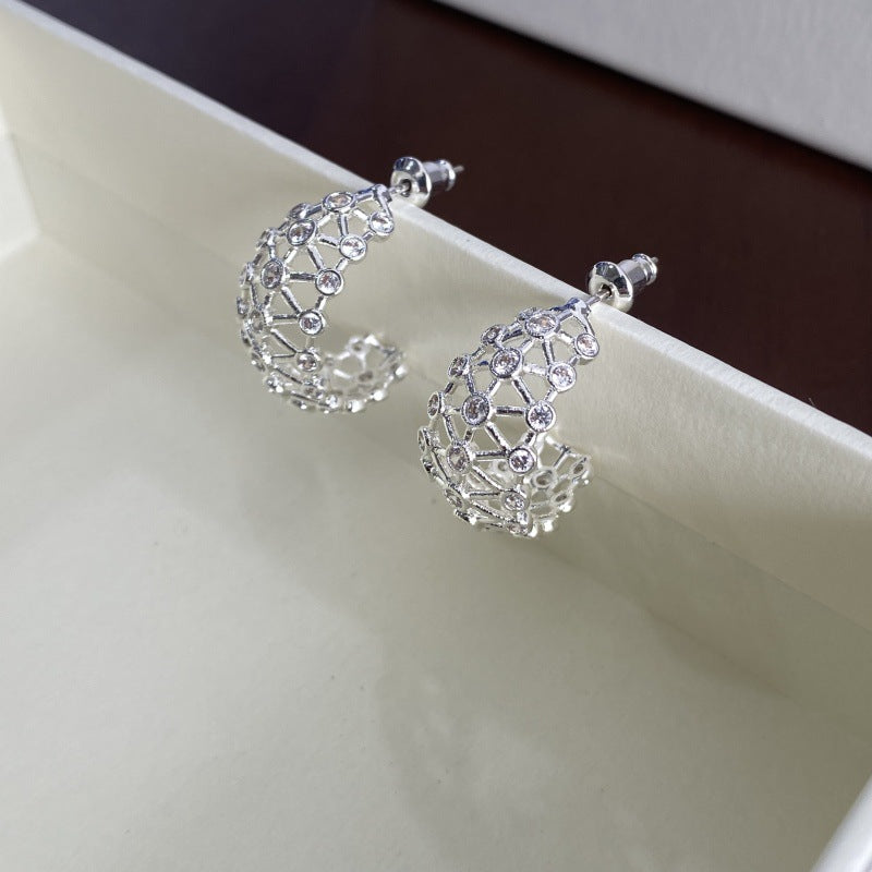 Star Weaving Hollow Ear Shaped Female Design Earrings