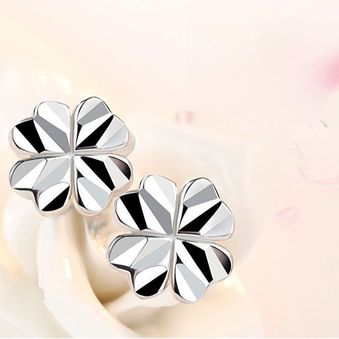 Women's Sier Needle Clover Carven Design Fashion Temperament Entry Lux Holiday Earrings
