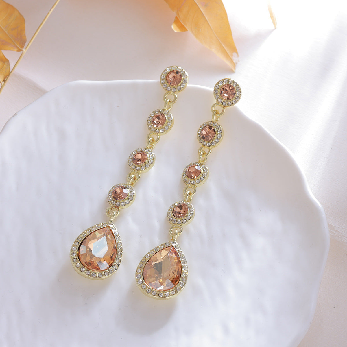 Women's High Profile Retro Palace Style Rhinestone Long Dinner Luxury Earrings