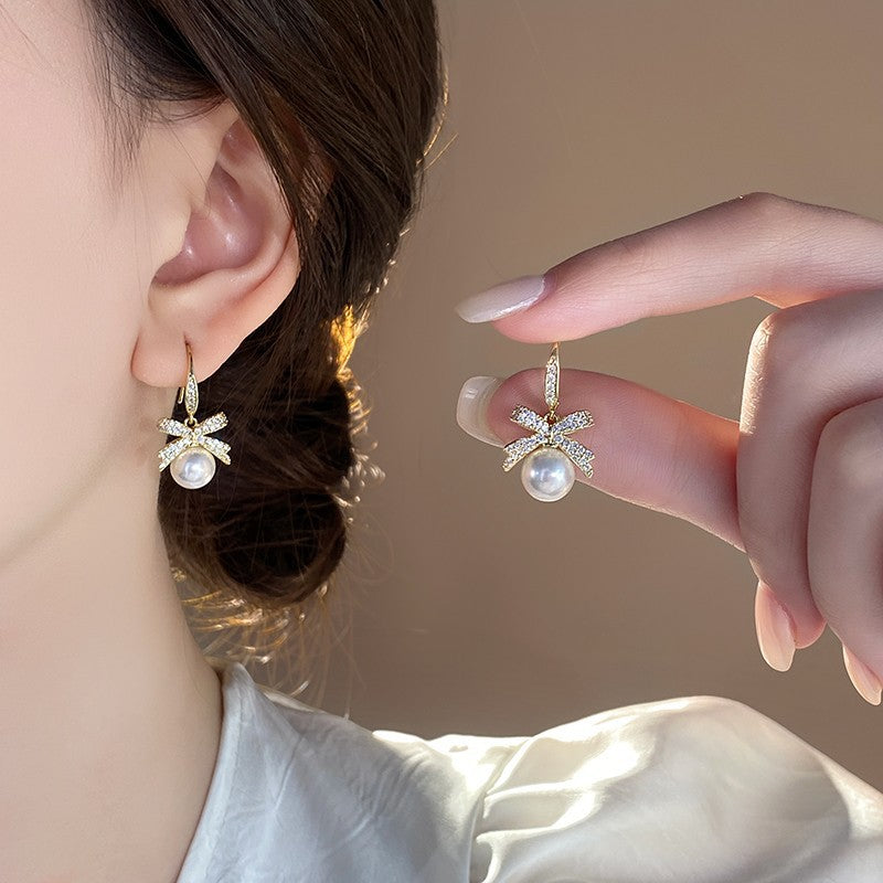 Charming Women's Bow Pearl Light Luxury Earrings